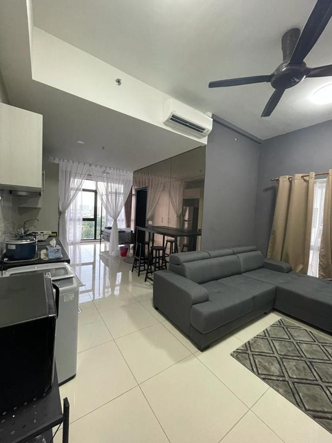 Kyra Homestay Centrus Soho Cyberjaya *Wifi And Pool* Esterno foto